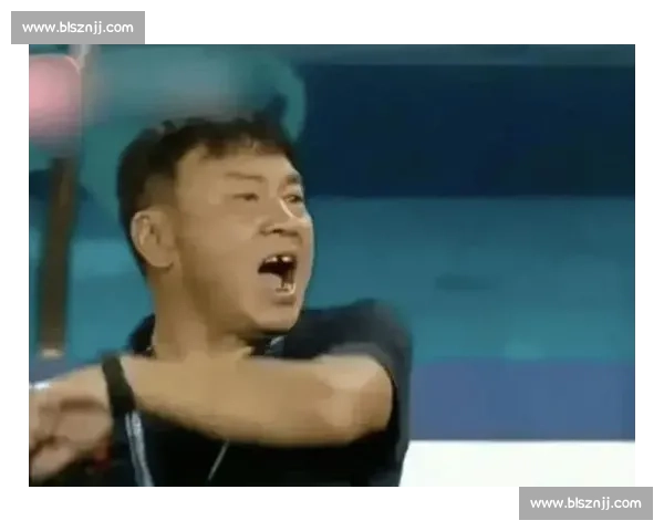 逆转绝杀夜!盐城主帅慕志磊泪洒赛场,鞠躬谢球迷 逆转绝杀夜!盐城主帅慕志磊泪洒赛场,鞠躬谢球迷
