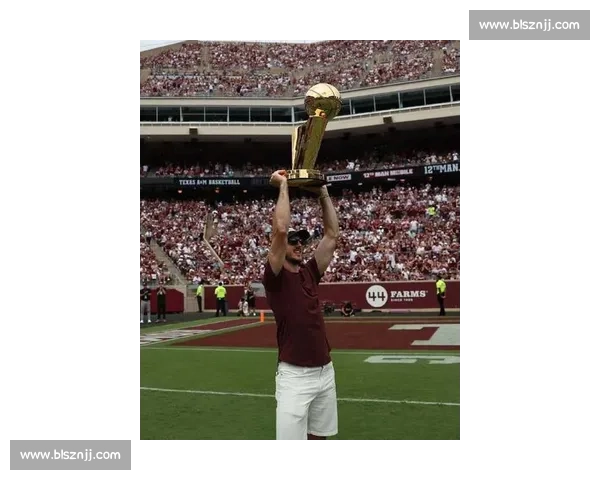 德罗赞盛赞卡鲁索:总决赛攻防一体的冠军拼图,雷霆争冠的隐形领袖 德罗赞盛赞卡鲁索:总决赛攻防一体的冠军拼图,雷霆争冠的隐形领袖